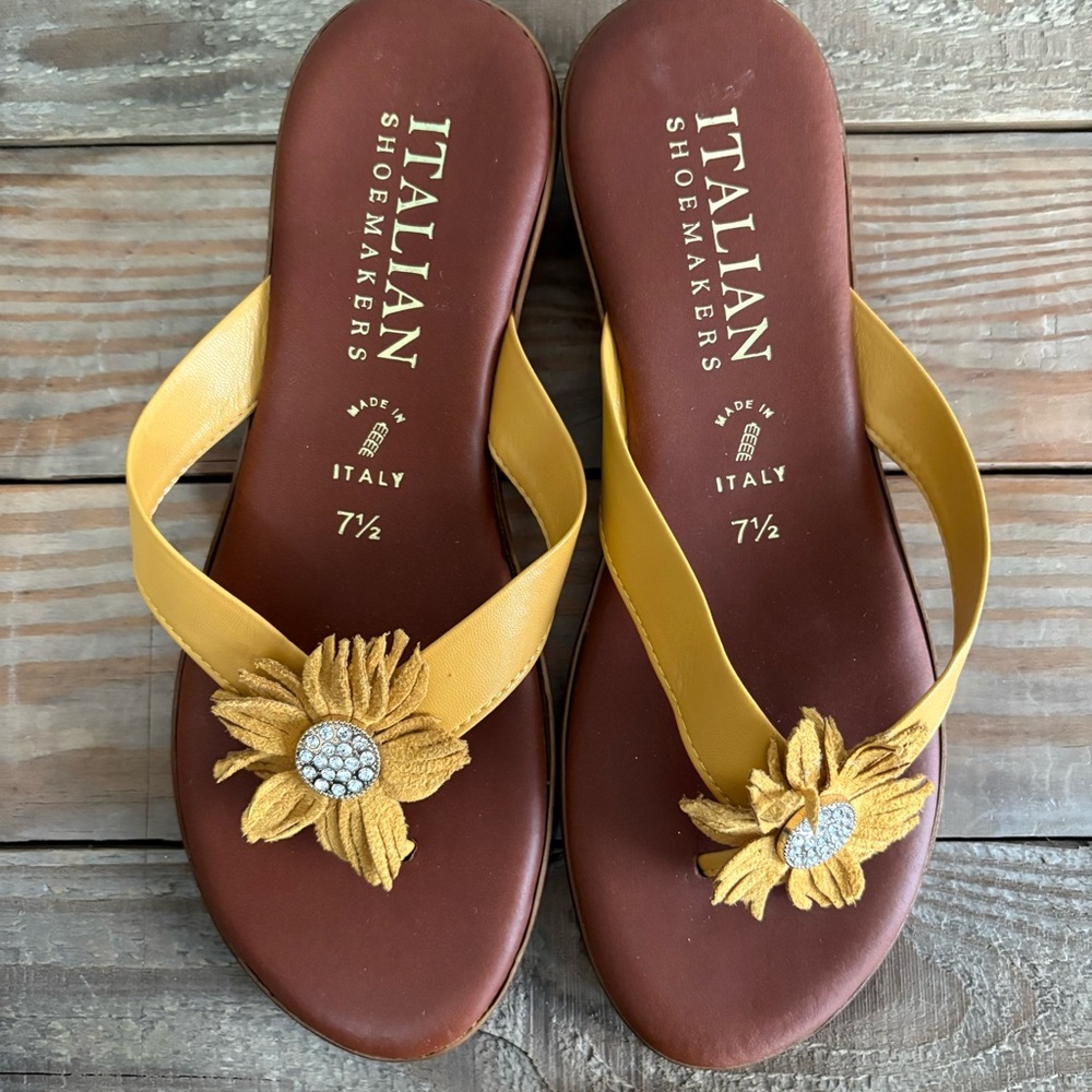Italian Shoemakers Women's Yellow Floral Gem Sandals Flip Flop Size 7.5